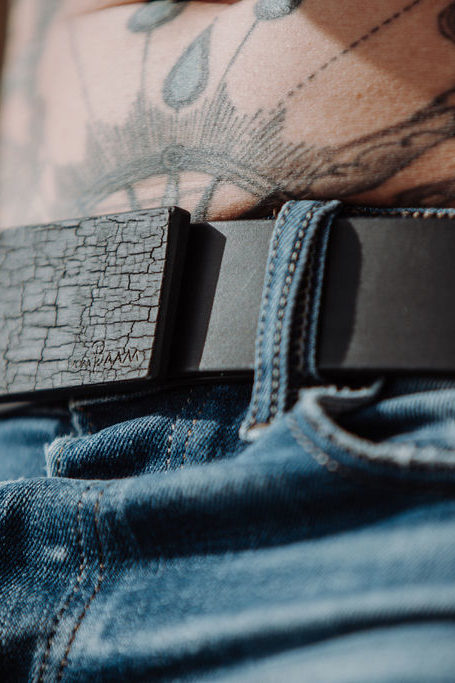 Ledergürtel schwarz mit Holzschnalle Obrennt