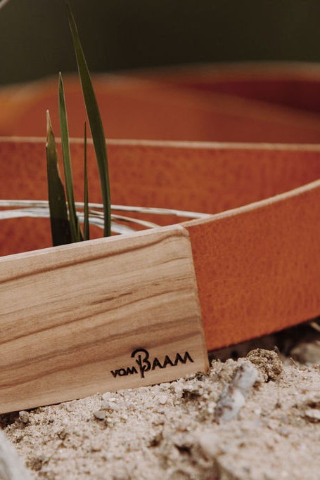 Ledergürtel cognac mit Holzschnalle Apfel