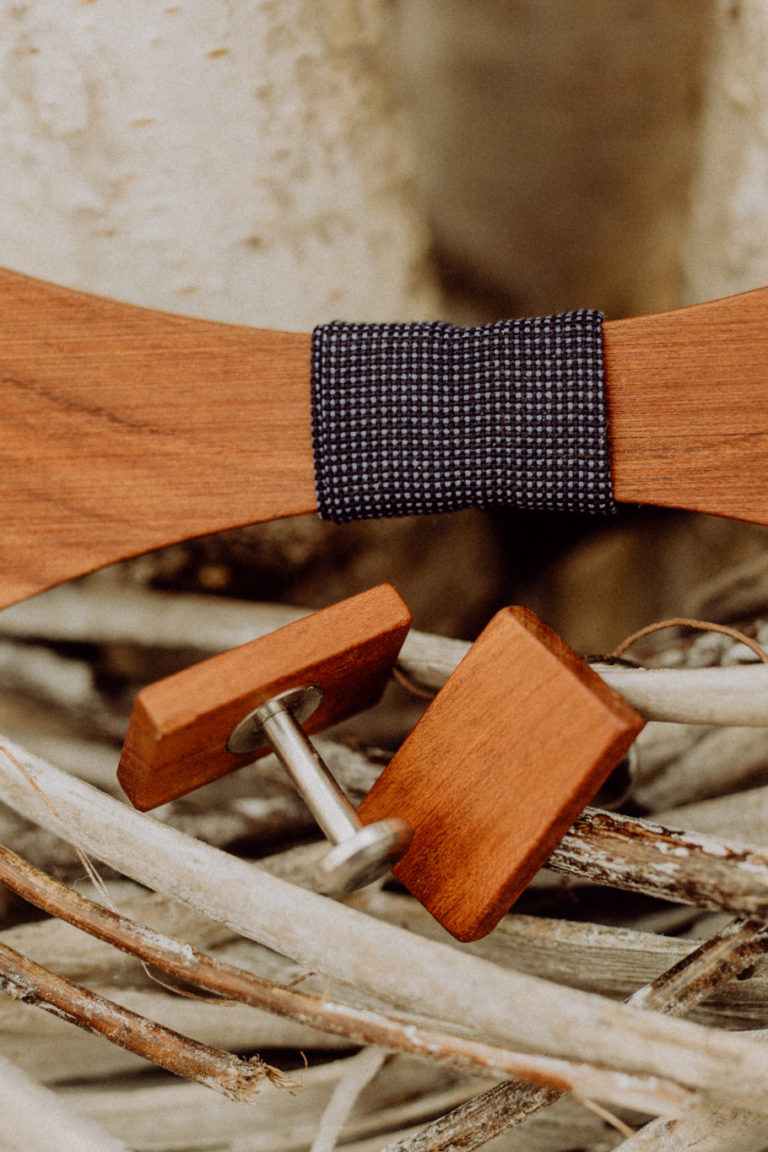 Holzfliege Zwetschge mit passenden Manschettenknöpfen