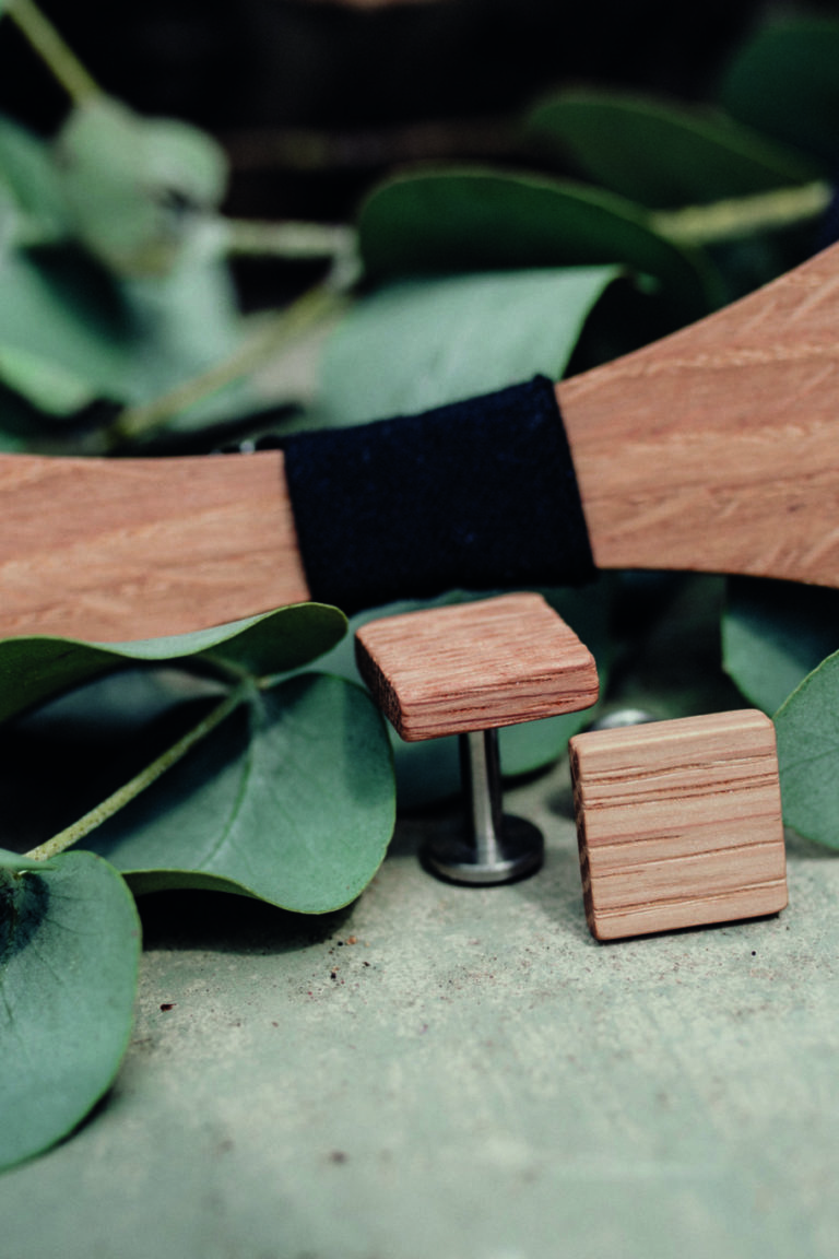 Holzfliege Eiche mit passenden Manschettenknöpfen