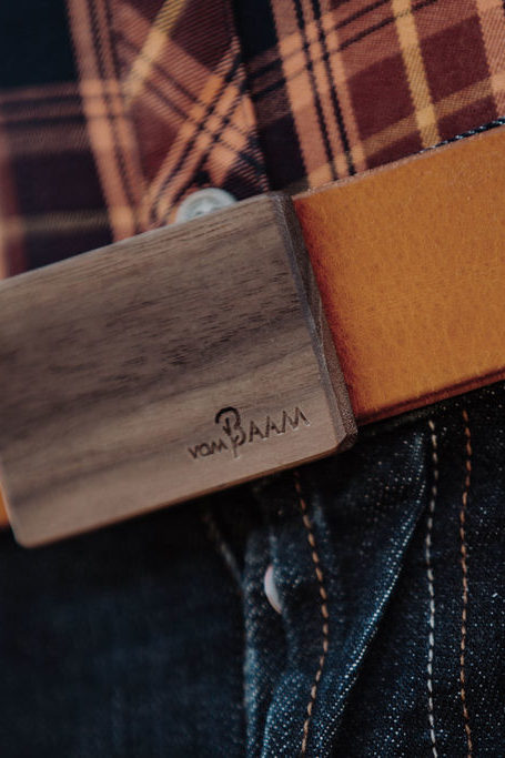 Ledergürtel cognac mit Holzschnalle Nuss