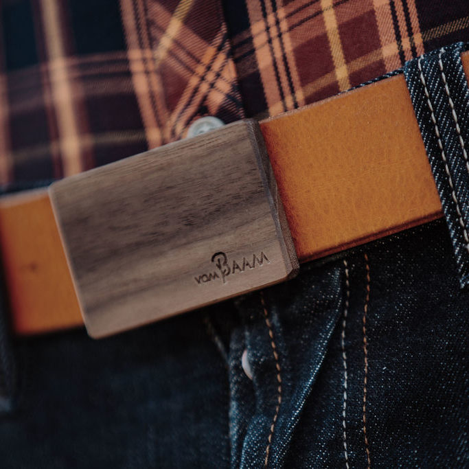 Ledergürtel cognac mit Holzschnalle Nuss