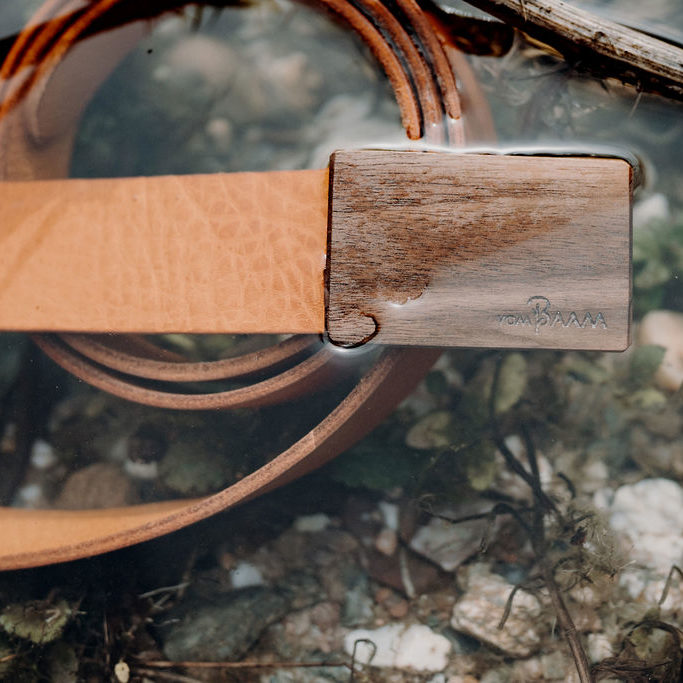 Ledergürtel cognac mit Holzschnalle Nuss